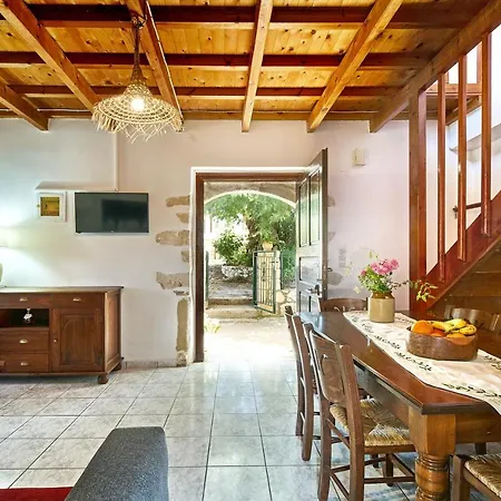 Вилла Platanos Stone House *