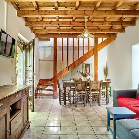 Вилла Platanos Stone House Каливес
