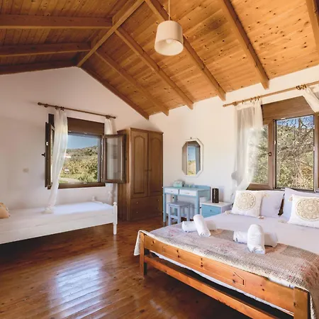 Platanos Stone House * Каливес